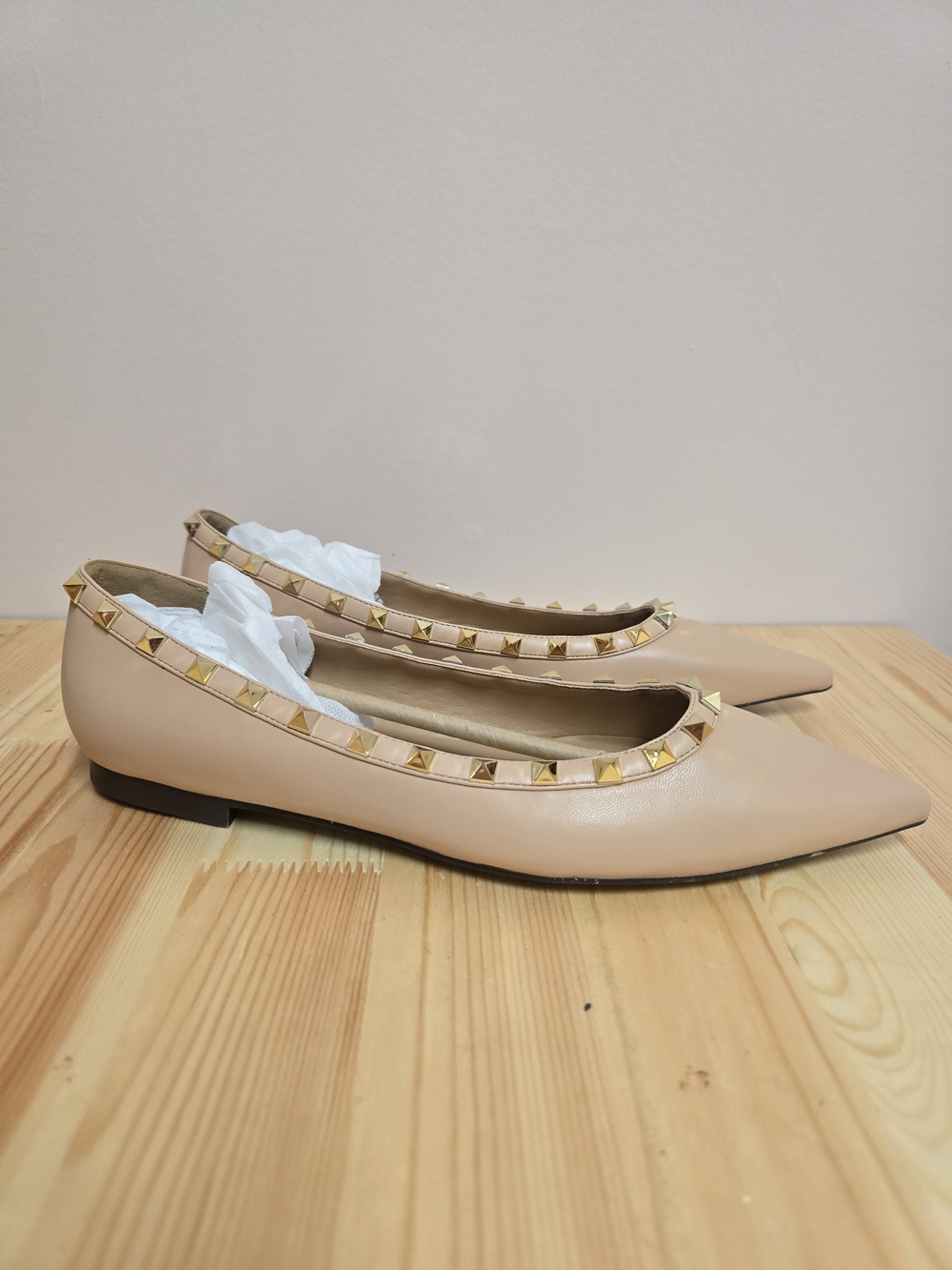 Nude Pointed- Toe Studded Ballet Flats Size Us 10